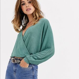 NWT SIZE 12 DEEP V LONG SLEEVE